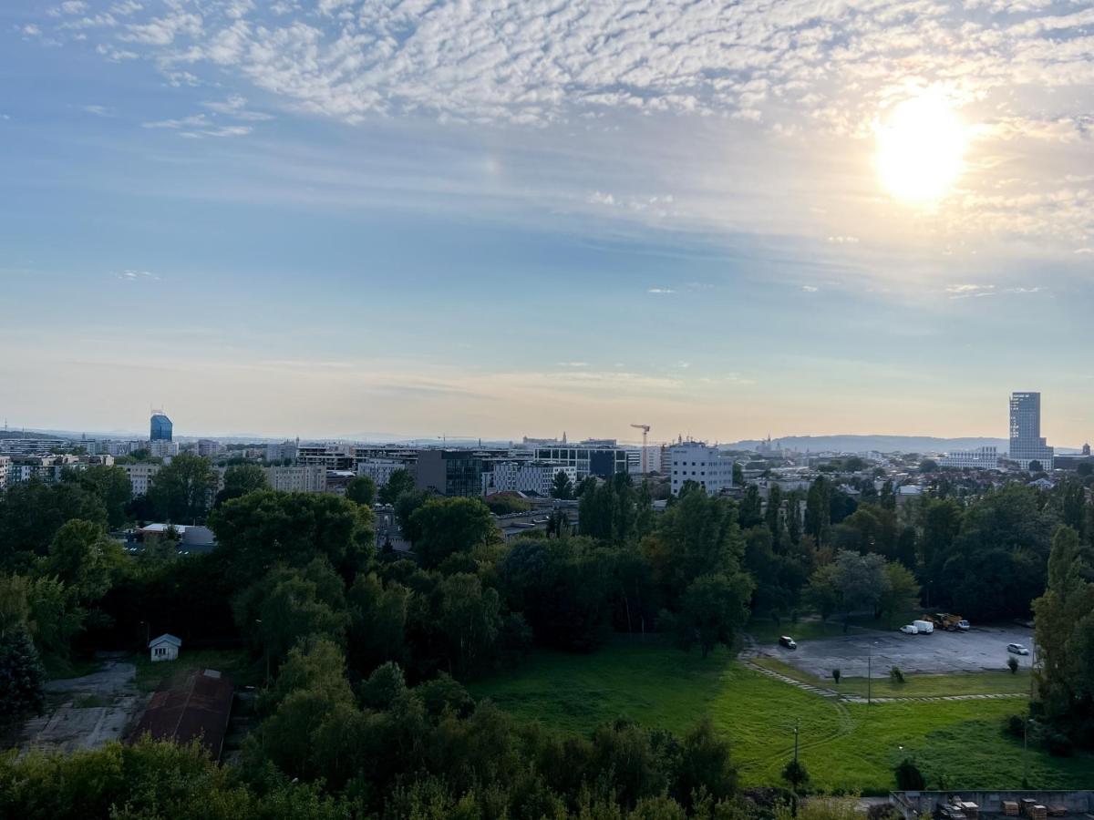 12 Floor Mogilska Tower Apartman Krakkó Kültér fotó